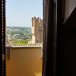 Oda ve Kahvaltı Ca La Terrazza - Dentro Il Borgo Storico Gradara